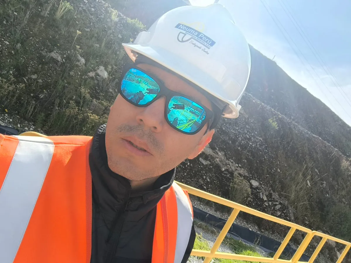 Dr. Ochoa con EPP en unidad minera a gran altitud